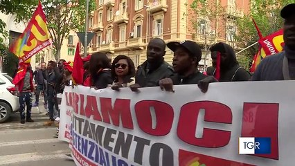 Puglia: protestano in massa migranti "vogliamo paghe più alte e case"