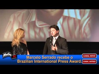 Assista Marcelo Serrado recebendo o Brazilian International Press Award 2012 - Por "Crô"