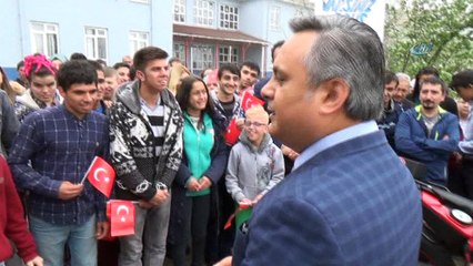 Polisler özel öğrencileri sevindirdi