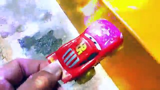 Молния МакКуин и пожарная машинка Шланг ПОПАЛИ В ПОДВОДНЫЙ МИР Развивающее видео #машинки для детей
