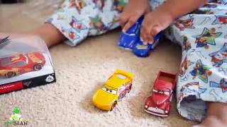 CARS 3 MOVIE Fabulous Lightning McQueen toy | Rusteze Cruz Ramirez | GIANT SURPRISE EGG