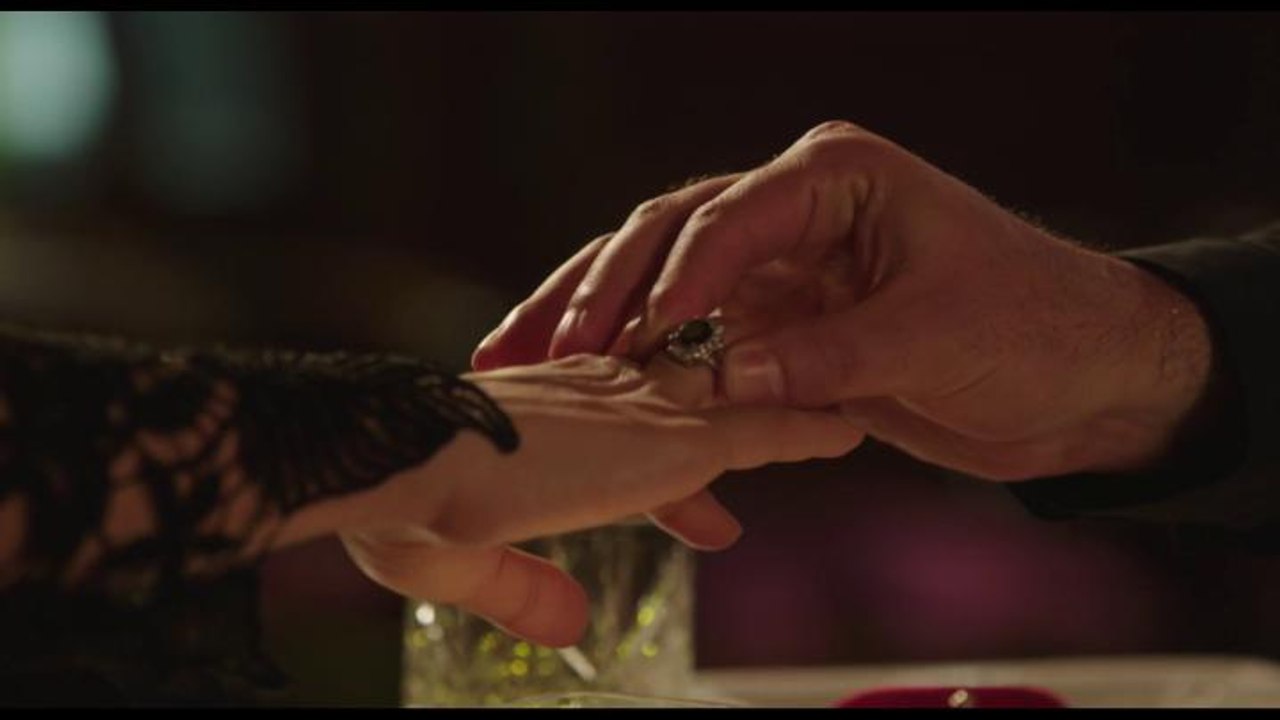 #الهيبة | "جبل" يفاجئ "عليا" بخاتم الزواج .. شاهد رد فعلها !