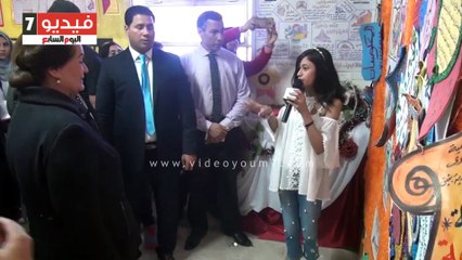 محافظ البحيرة تبكى بسبب الأغانى الوطنية فى احتفالية الاعلام التربوى