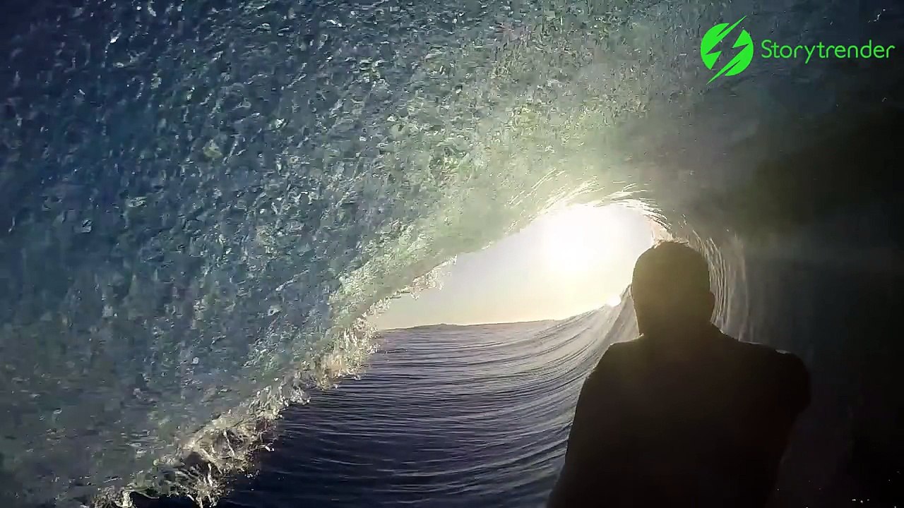 Ce surfeur filme à l'interieur du tube dans une vague magnifique