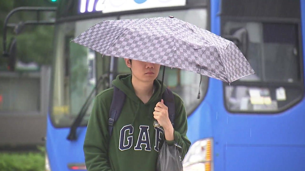 [날씨] 주말 전국 비...바람 불며 낮에도 '쌀쌀' / YTN