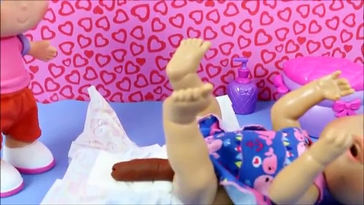 DORA AVENTUREIRA TROCA FRALDA DE COCÔ BABY ALIVE Passeio da Baby Duda