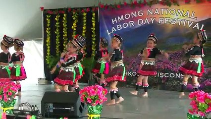 Hmong Oshkosh Dance Nkauj Hmoob Vam Meej 2016-2017