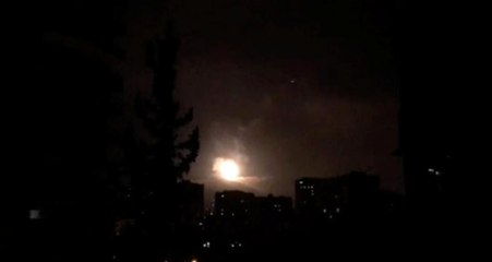 Suriye'nin Hava Savunma Sistemlerini Aktif Ettiği Anlar Görüntülere Yansıdı