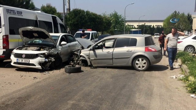 3 kişinin yaralandığı kaza güvenlik kamerasına böyle yansıdı