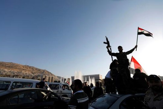 ABD Vurdu, Şam'da Halk Suriye ve Rusya Bayraklarıyla Sokağa Döküldü