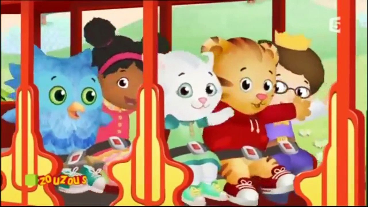 LE VILLAGE DE DANY - Dany joue à la balle - Danny le tigre