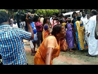 அமைச்சர் உதயகுமார் முன்பு 5 பெண்கள் தீக்குளிக்க முயற்சி