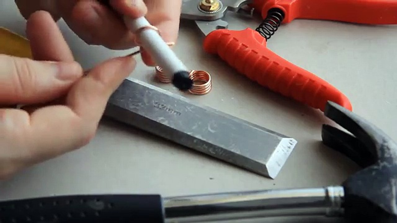Как сделать золотую цепочку из медной проволоки. How to make gold chain of copper wire