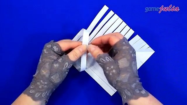 Ажурная снежинка из бумаги за 2 минуты / Поделки на Новый Год