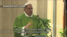 Francisco advierte contra los cristianos rígidos y mediocres en su homilía en Santa Marta