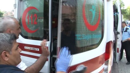 Otomobil dereye uçtu:2 kişi yaralandı