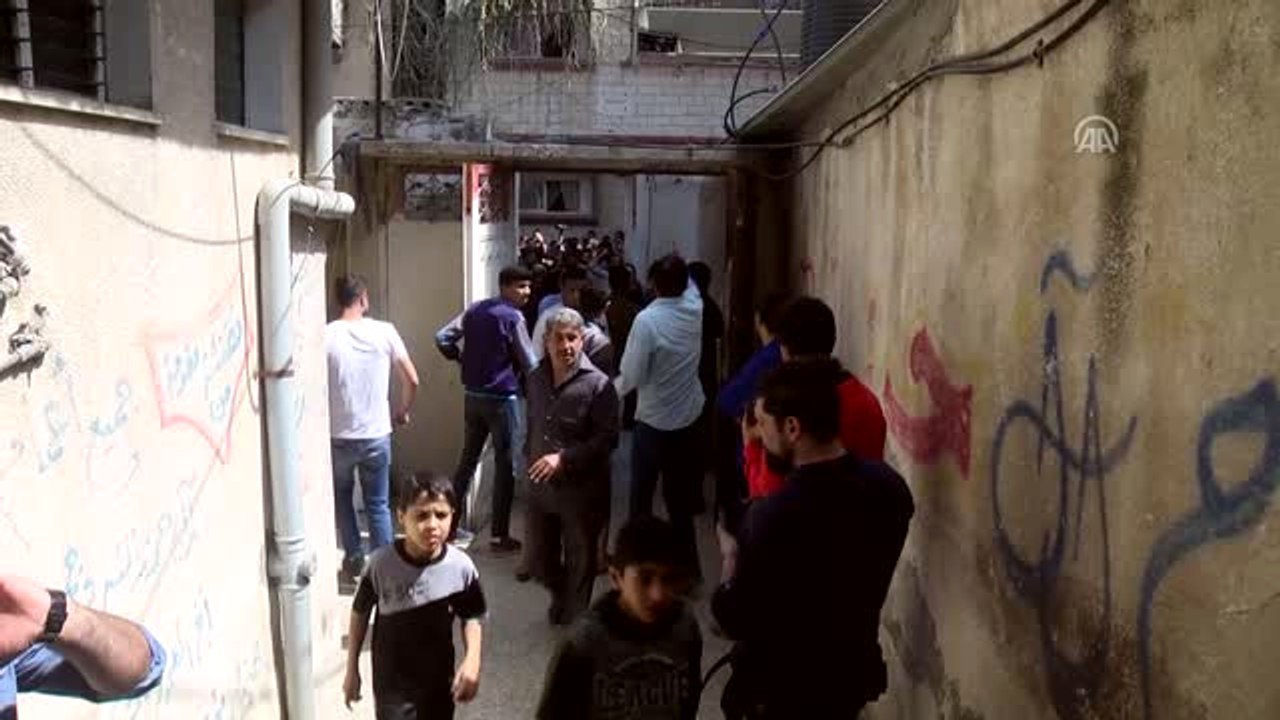İsrail'in Barışçıl Gösteriler Esnasında Şehit Ettiği Filistinli İçin Cenaze Töreni Düzenlendi -...