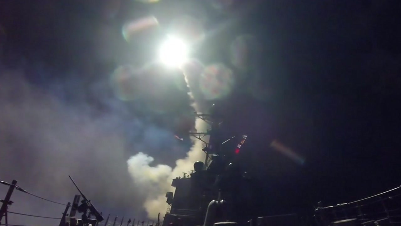 미국 등 3국, 시리아 화학무기 기지 공습 / YTN