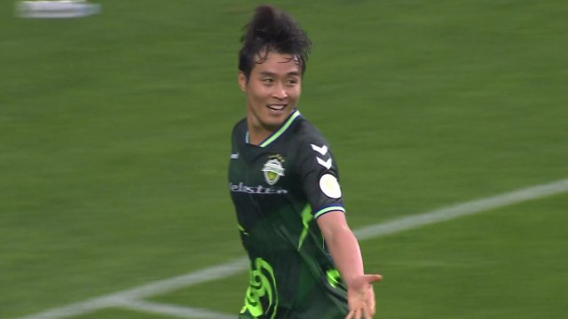 '이동국 2골' 선두 전북, 전남 꺾고 5연승 / YTN