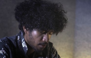 Suara Seksi Teddy Adhitya Nyanyikan Won't Hurt You Tonight