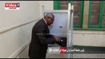 رئيس جامعة المنيا يدلى بصوته فى انتخابات الرئاسة 2018