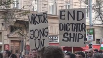 Decenas de miles de húngaros protestan en Budapest contra Orbán