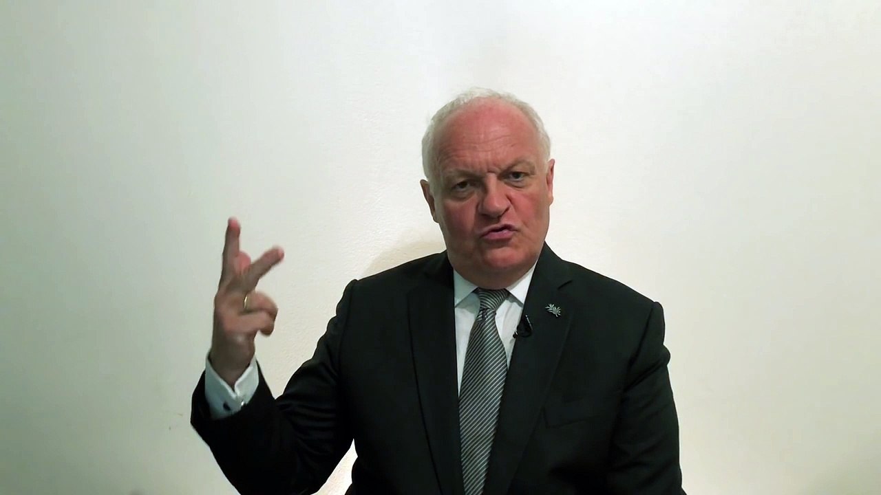 "Syrie : Asselineau appelle à la destitution de Macron par l'article 68 de la constitution (Extraits)