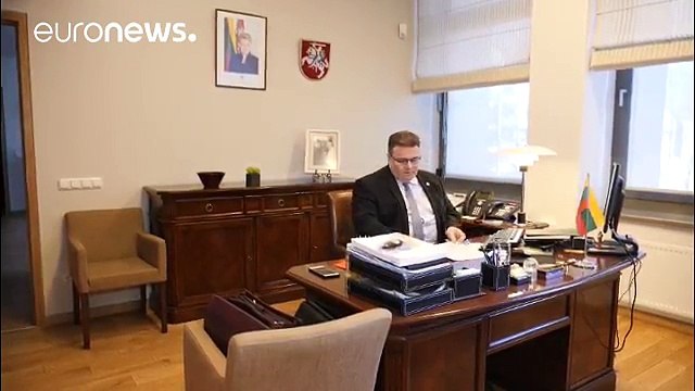 Lituania expulsa a tres funcionarios rusos de su territorio