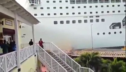 hızını alamayan yolcu gemisinin limana çarpması