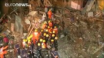 Aumenta el número de víctimas en el derrumbe de Bombay