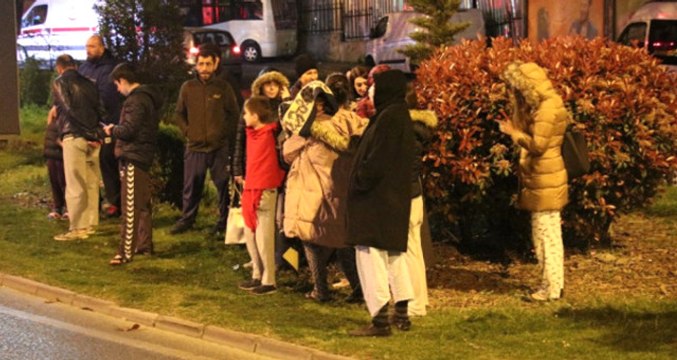 Yangın Anı Kamerada! Bahçelievler'deki Yangın Mahalleliyi Sokağa Döktü