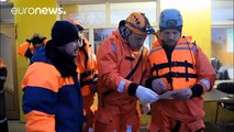 Los equipos de emergencia rusos continúan recuperando restos del avión siniestrado