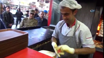 Jandarma Genel Komutanı Orgeneral Çetin, Hakkari Esnafını Ziyaret Etti