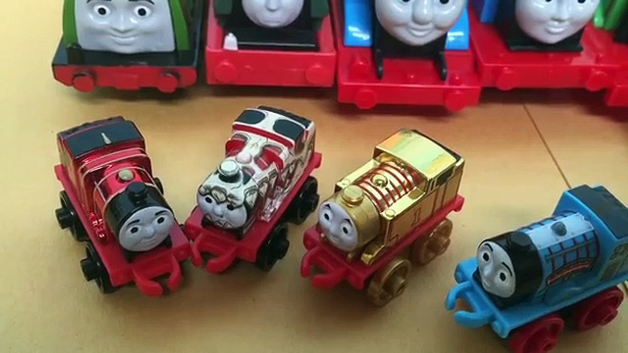 Thomas and Friends Minis Build a Sand Castle - Worlds Strongest Engine