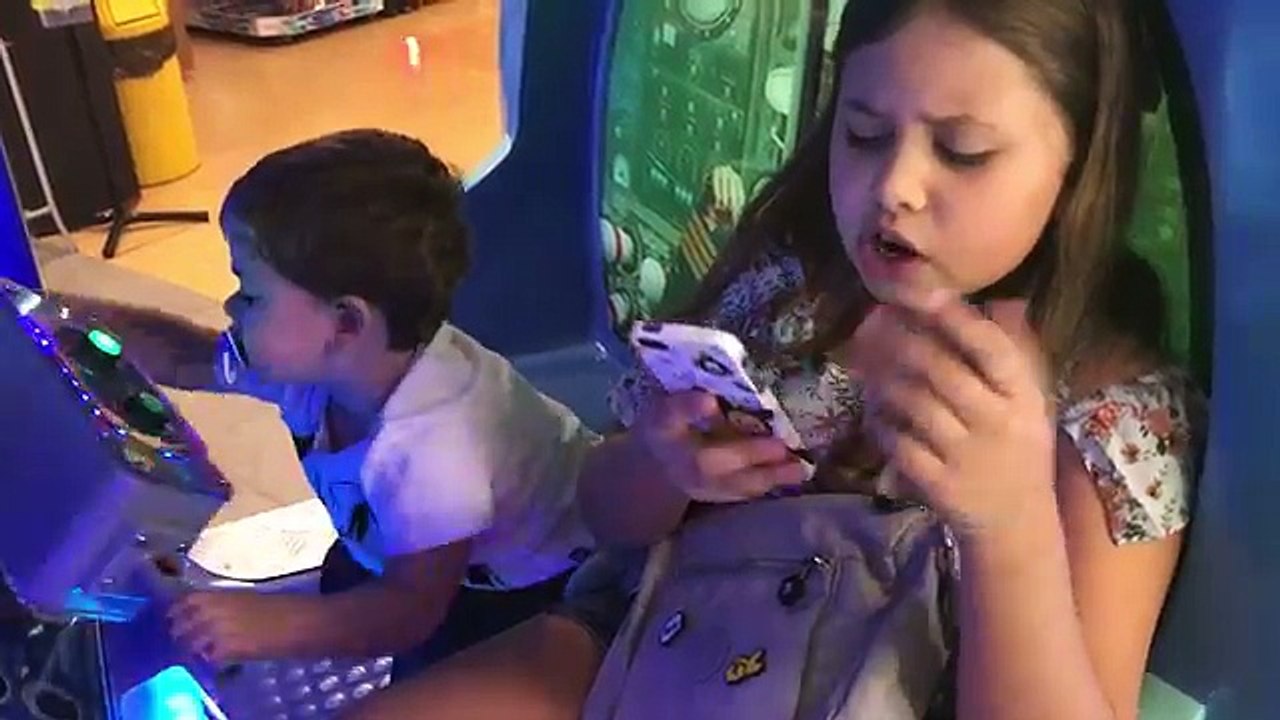 CRIANÇA VS ADOLESCENTE - Luiza Vinco