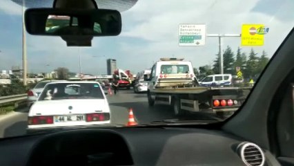 Kartal E-5 üzerinde bir otomobil tur otobüsüne arkadan çarptı. Kazada 4 kişinin hayatını kaybettiği öğrenildi.