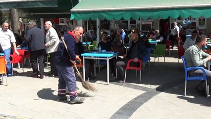 Temizlik işçisi bulduğu para ve altın dolu çantayı polise teslim etti