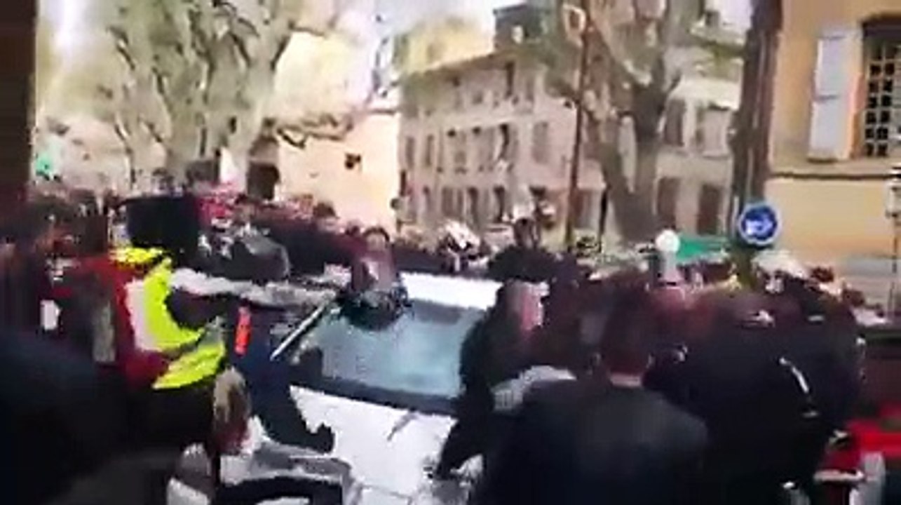 Une voiture fonce sur des motards à Aix-en-Provence