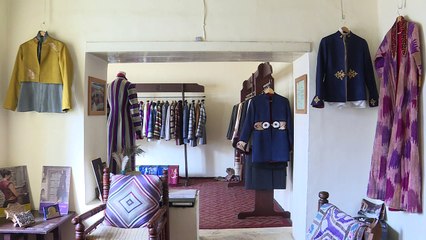 في أفغانستان حرير وتطريز في مواجهة البراقع الصينية