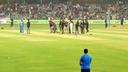 Crowd Goes Wild  at wankhede stadium mumbai as India wins the toss