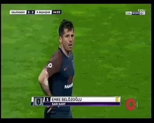 Emre Belözoğlu pozisyona sinirlendi, tribüne dönüp "Bu hakemi yazın" dedi