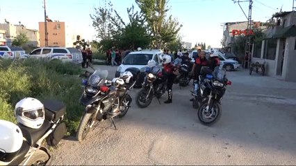 Adana Polis, 'Dur' İhtarına Uymayan Otomobile Ateş Açtı 2 Yaralı