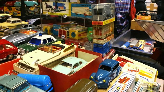 Bourses de jouets anciens, Retrojouets