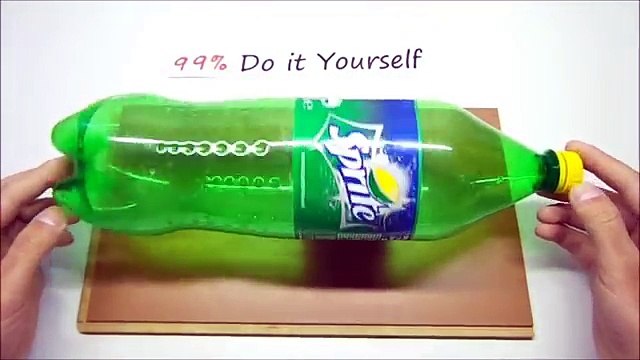 Как сделать пылесос из бутылки своими руками? / How to make the vacuum cleaner out of the bottle?