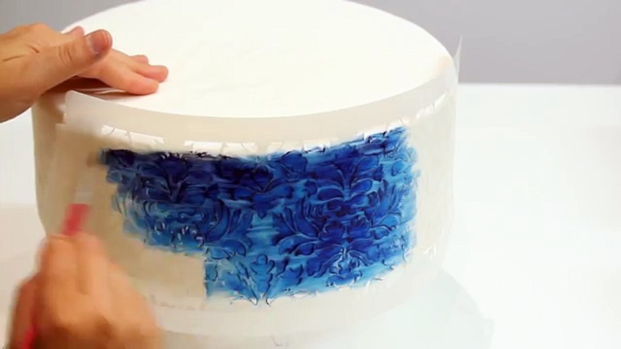 how to use STENCILS ON CAKES! | Its A Piece Of Cake