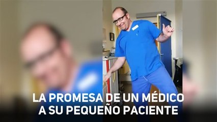 Un médico baila para un niño con una enfermedad rara