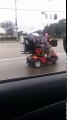 En fauteuil roulant électrique.. sur l'autoroute !