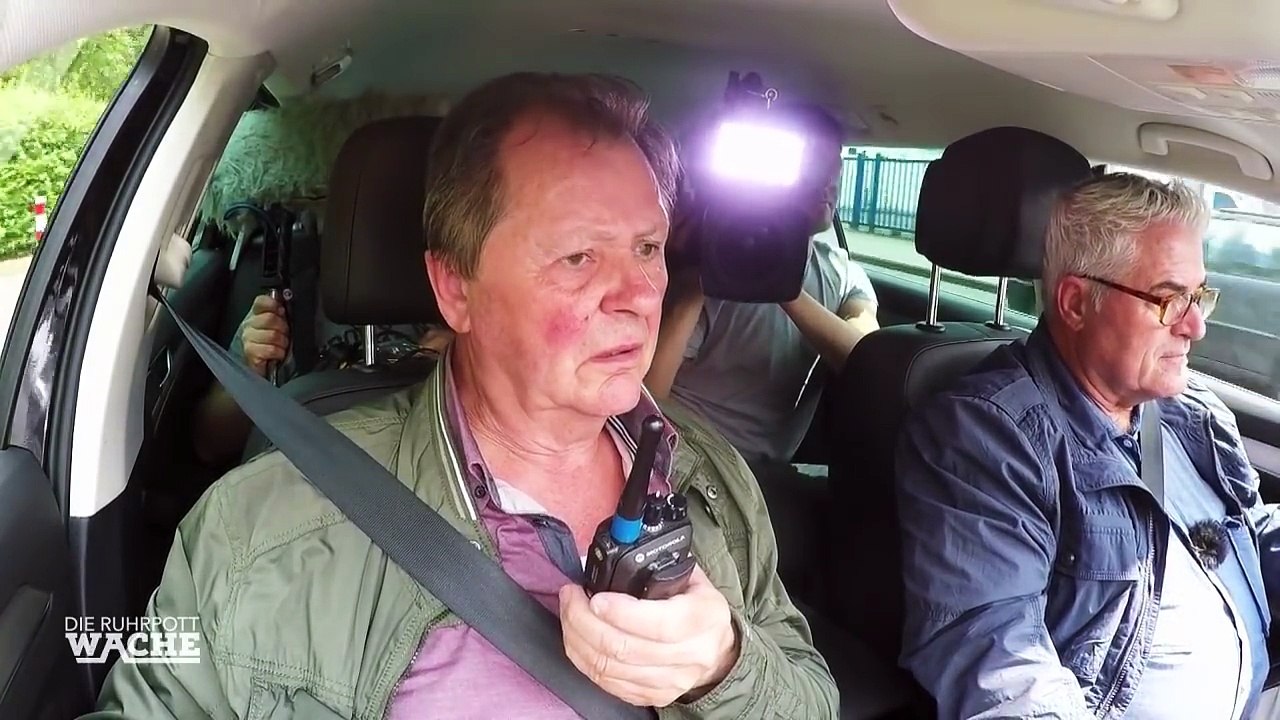 Nicht auflegen! - Lebenswichtiger Anruf | Die Ruhrpottwache | SAT.1 TV