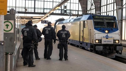 Almanya'da Deplasmandan Dönen Taraftarları Taşıyan Trende Genç Kıza Tecavüz Edildi