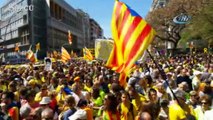 Barselona’da binlerce insan sokağa indi